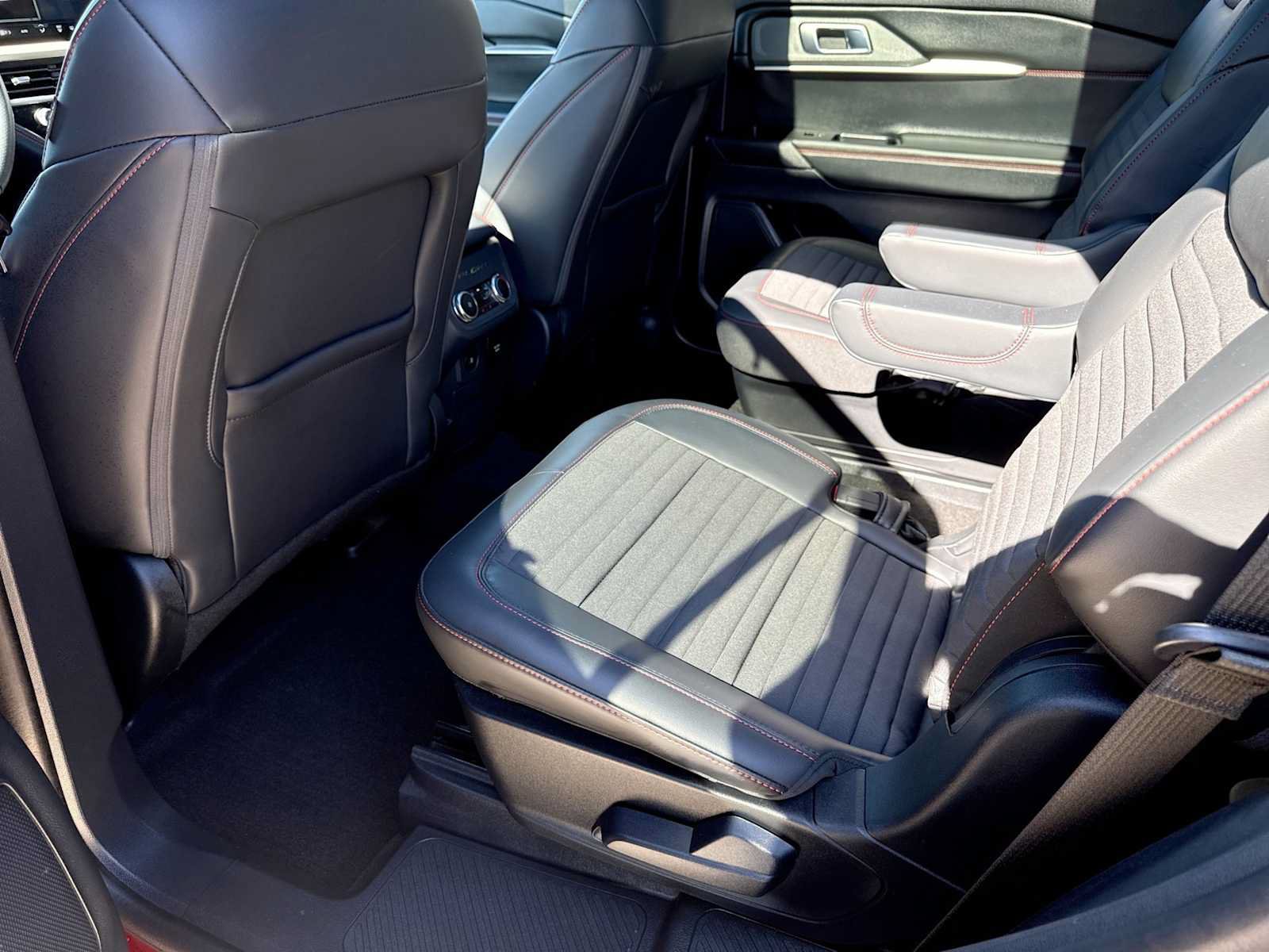 Certified 2025 Ford Explorer ST-Line AWD/4WD image 19