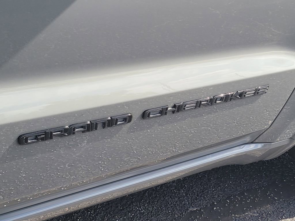 Used 2020 Jeep Grand Cherokee Altitude image 6