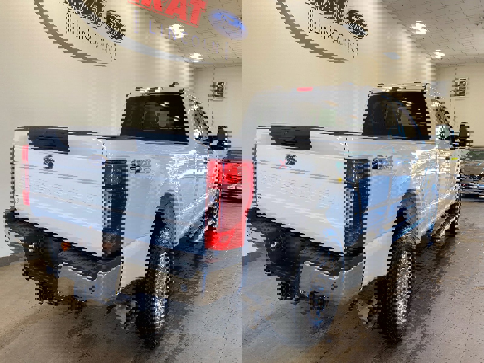 Certified 2022 Ford F350 XLT w/ XLT Value Package image 4