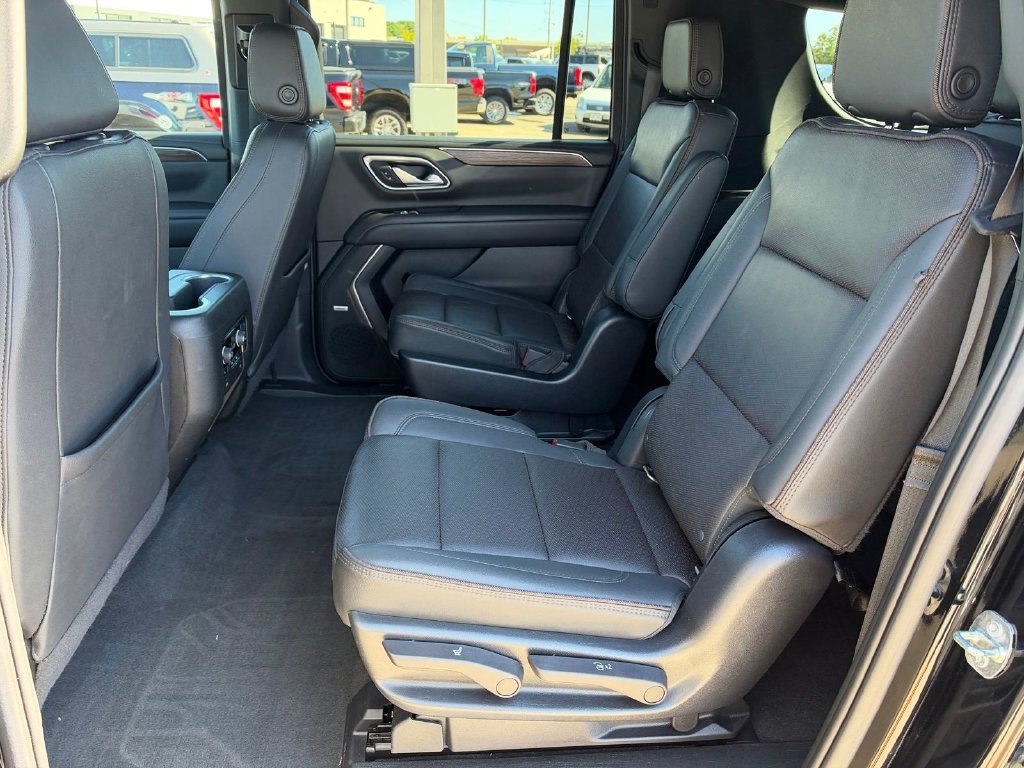 Used 2022 Chevrolet Suburban High Country AWD/4WD image 12