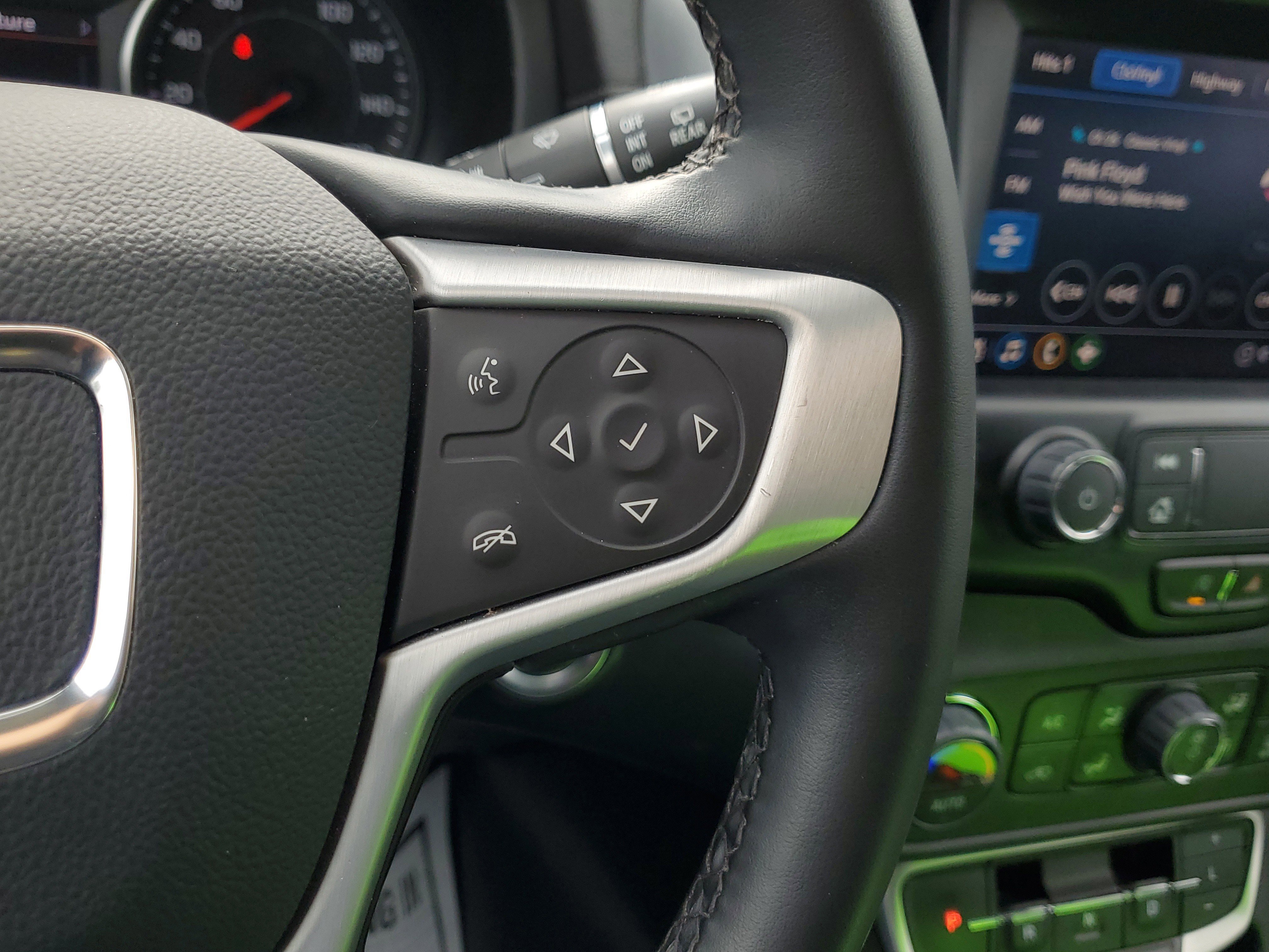 Used 2023 GMC Terrain SLT w/ Tech Package image 25