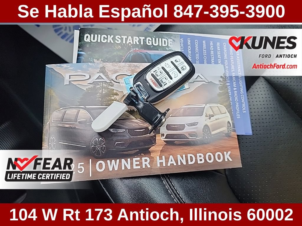 Used 2025 Chrysler Pacifica Select FWD image 33