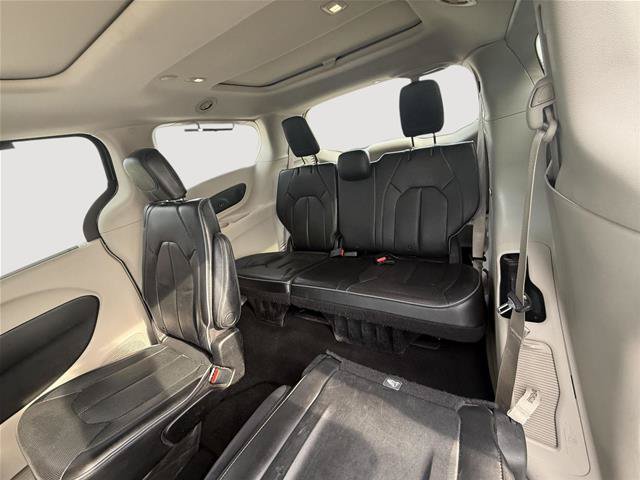 Used 2018 Chrysler Pacifica Limited FWD image 20