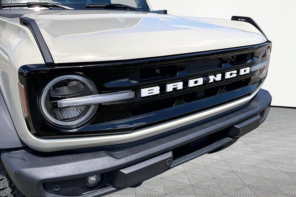 Certified 2025 Ford Bronco Outer Banks w/ Sasquatch Package AWD/4WD image 28
