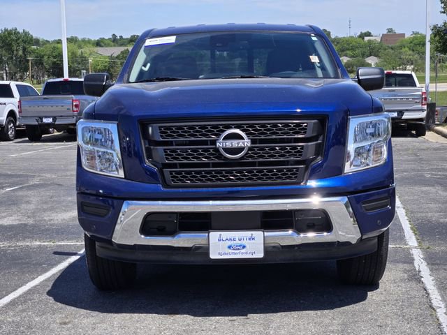 Used 2024 Nissan Titan SV w/ SV Convenience Package RWD image 2