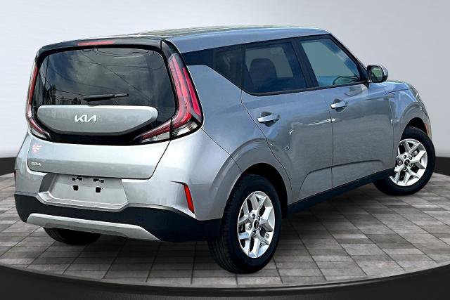 Used 2025 Kia Soul LX w/ LX Technology Package FWD image 13