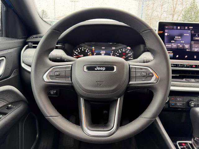 Used 2024 Jeep Compass Latitude image 13