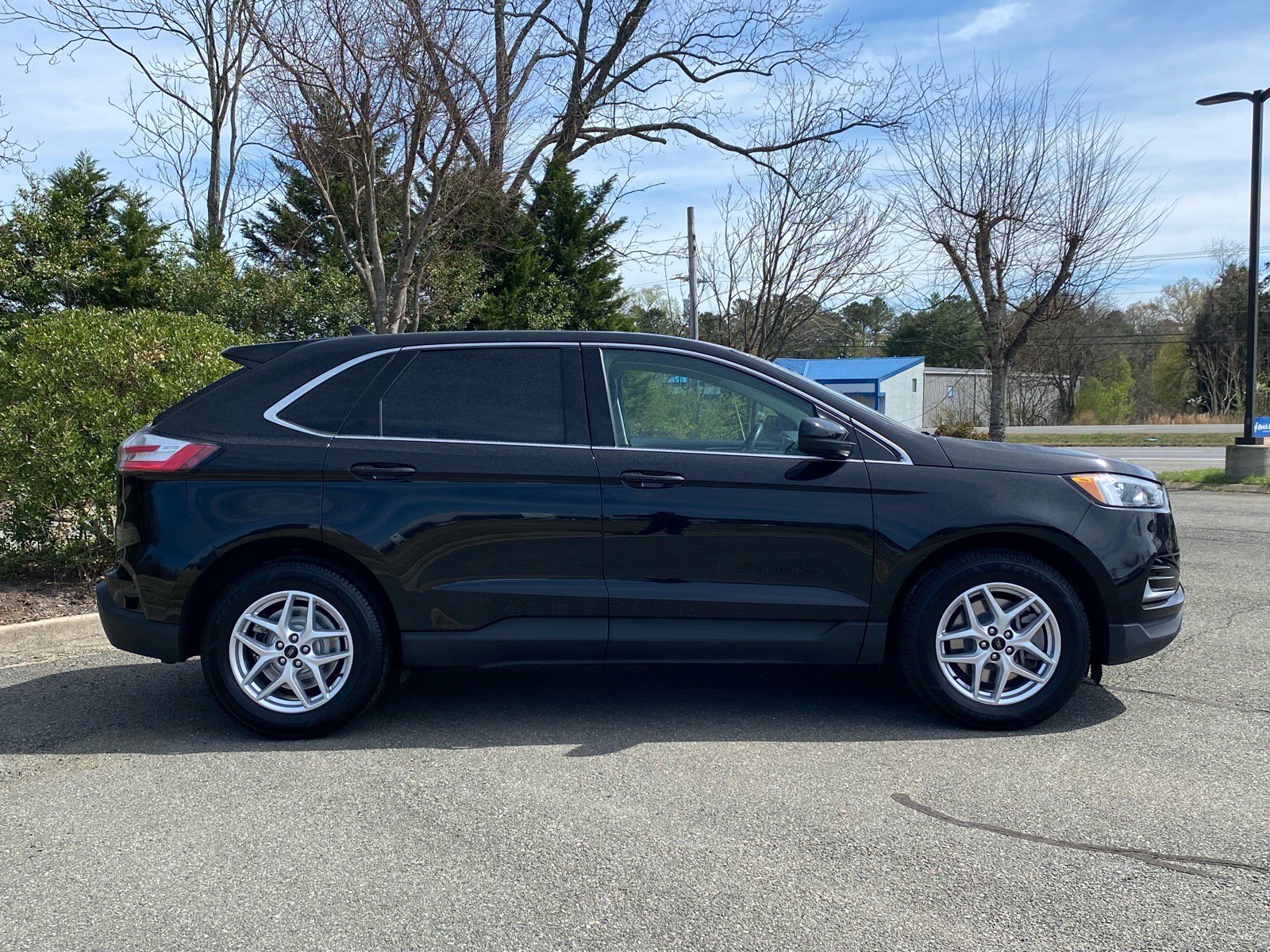 Certified 2024 Ford Edge SEL AWD/4WD image 3