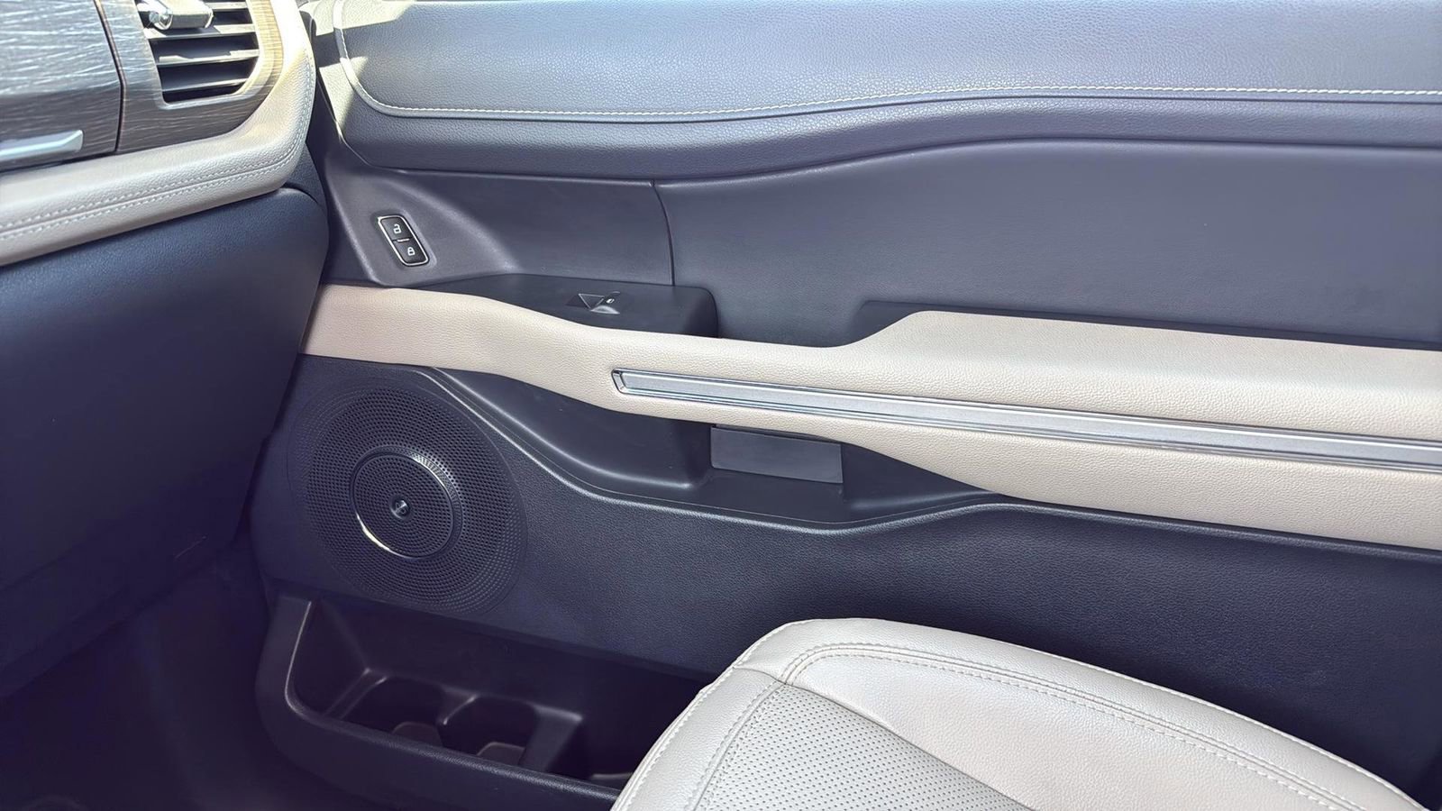 Certified 2023 Ford Expedition Limited image 24