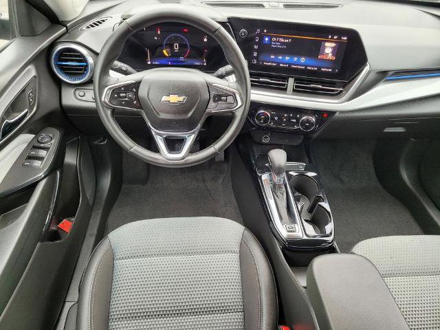 Used 2025 Chevrolet Trax LT w/ LT Convenience Package image 12