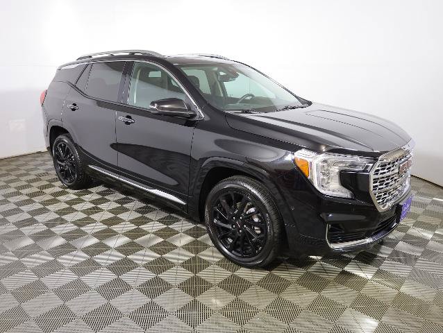 Used 2024 GMC Terrain Denali w/ Denali Premium Package AWD/4WD image 4