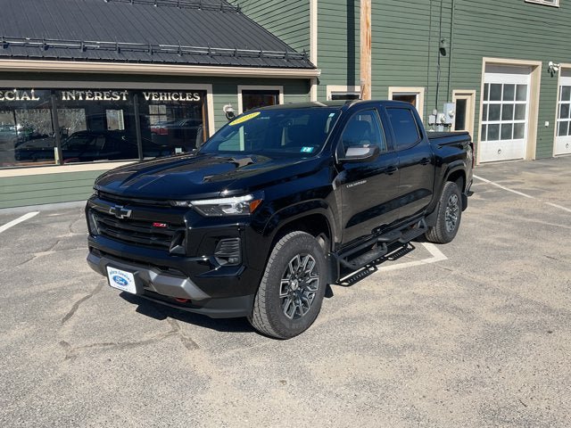 Used 2025 Chevrolet Colorado Z71 AWD/4WD image 2