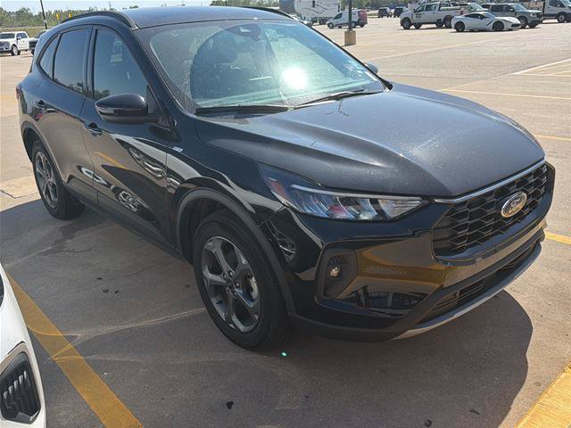 Certified 2025 Ford Escape ST-Line Select AWD/4WD image 2