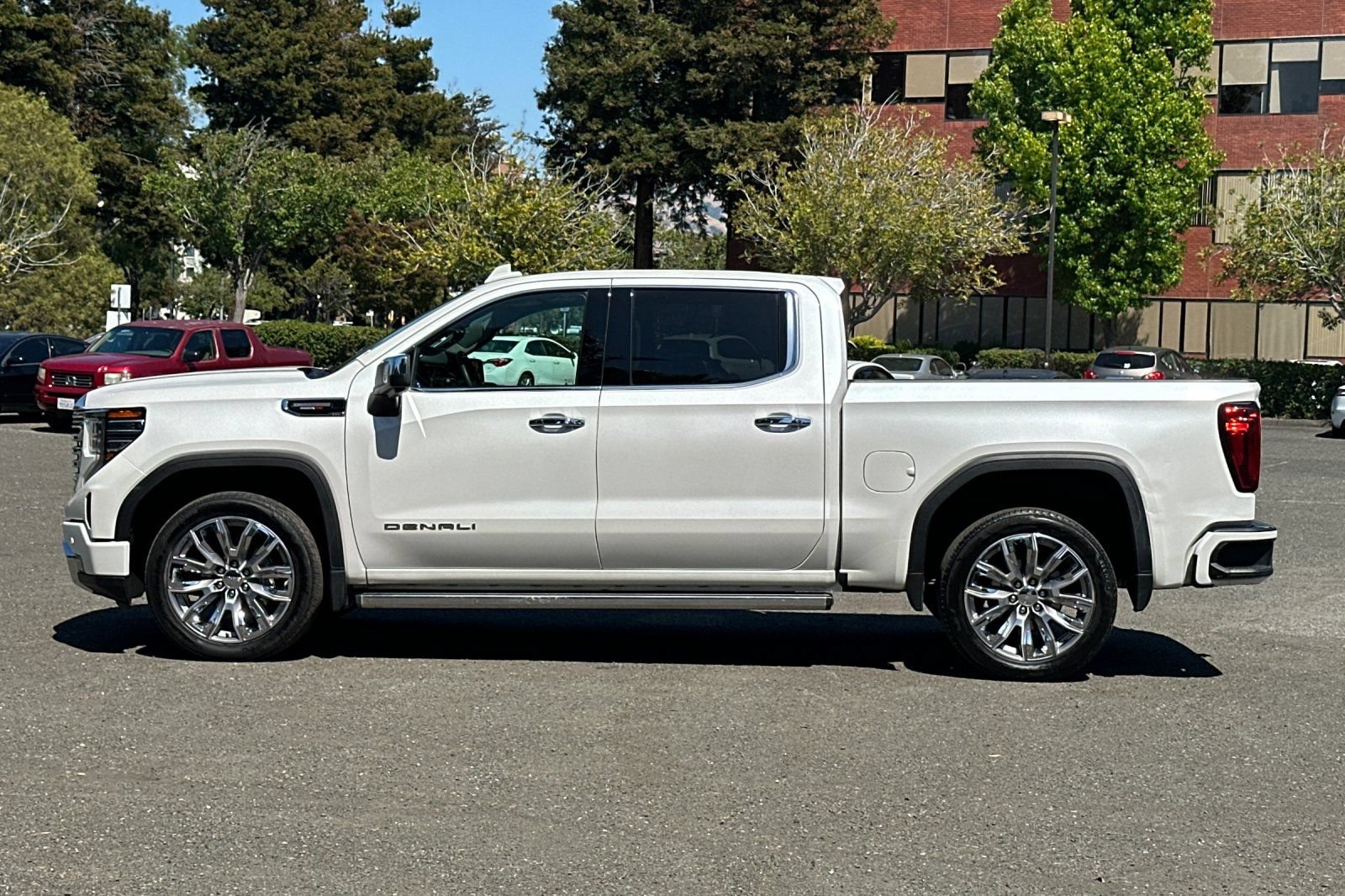 Used 2025 GMC Sierra 1500 Denali w/ Denali Reserve Package AWD/4WD image 7