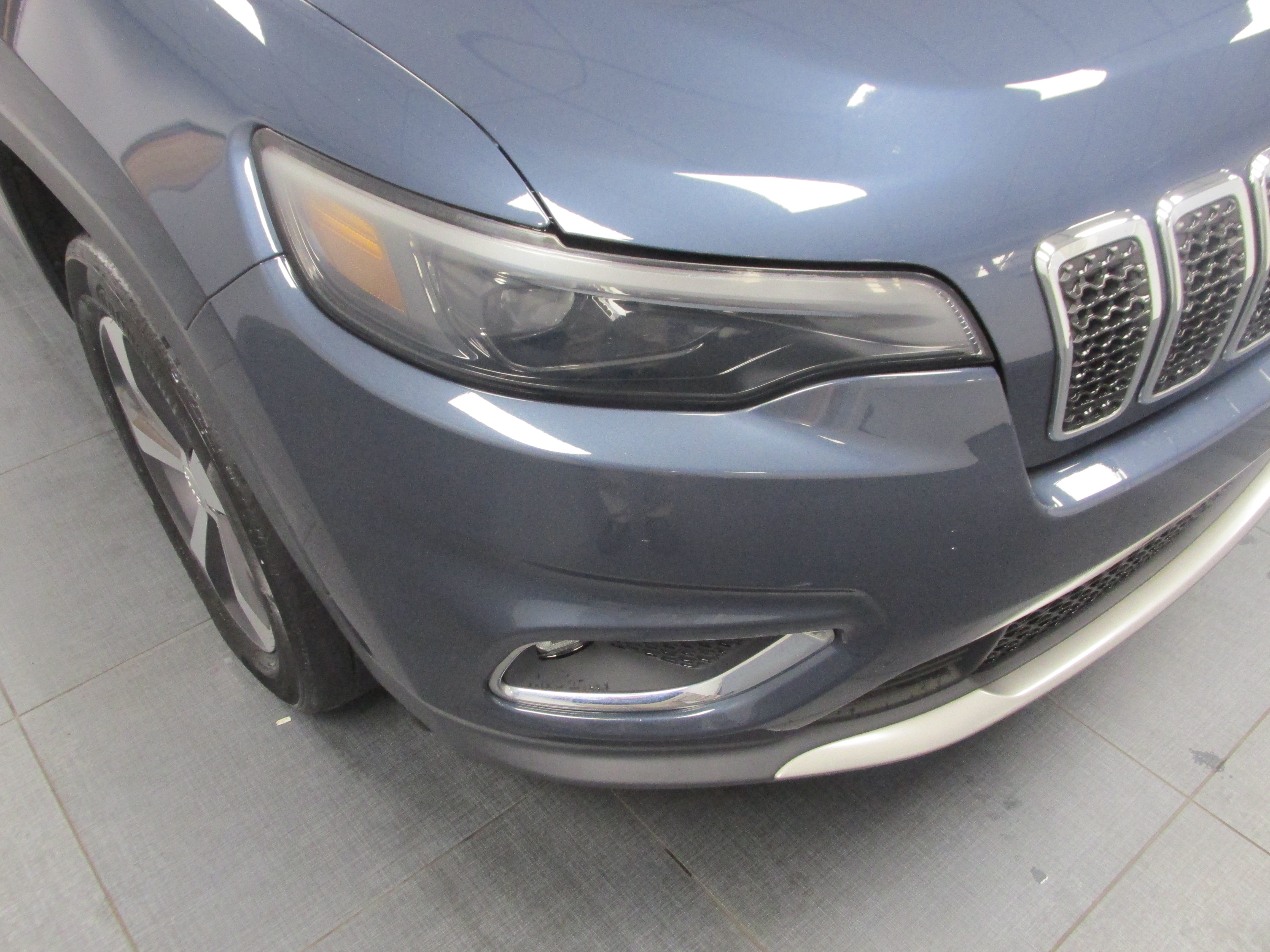 Used 2019 Jeep Cherokee Limited AWD/4WD image 10