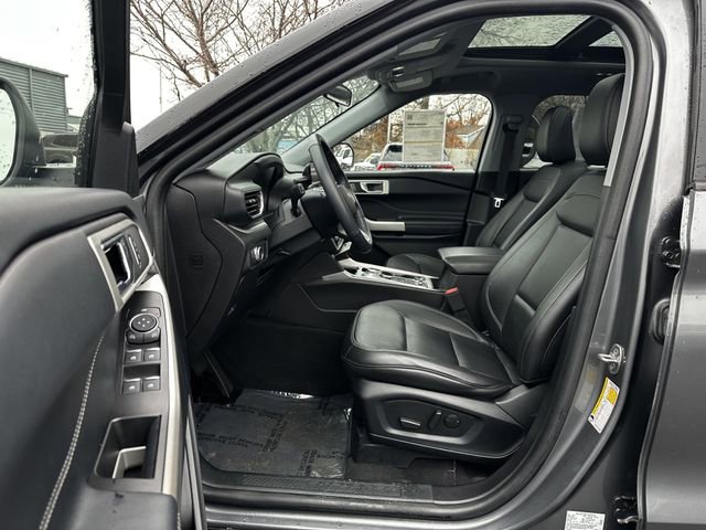 Certified 2022 Ford Explorer XLT w/ Equipment Group 202A image 19