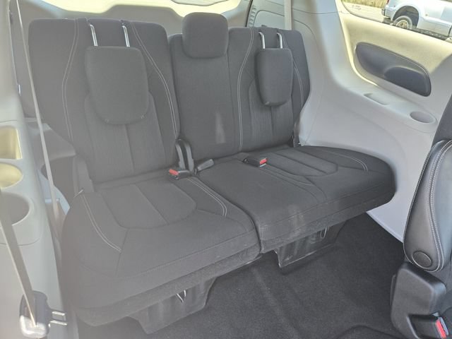 Used 2022 Chrysler Voyager LX FWD image 17