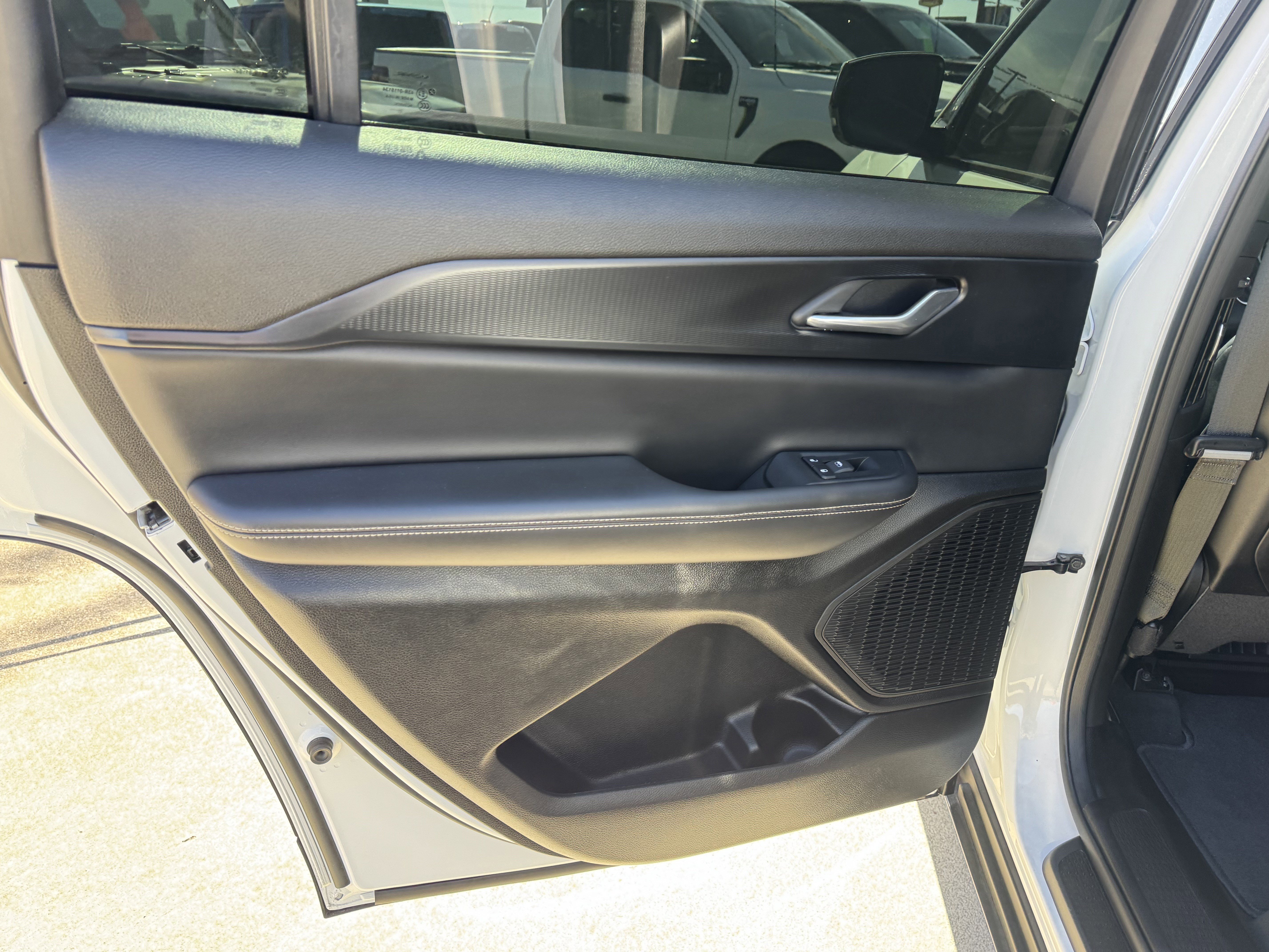 Used 2025 Jeep Grand Cherokee L Laredo image 16