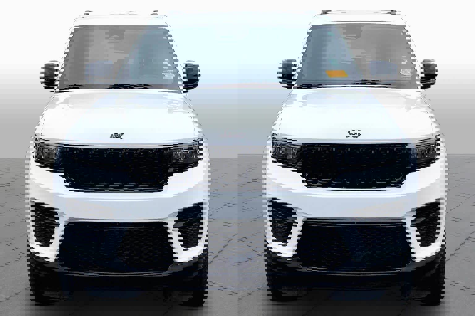 Used 2022 Jeep Grand Cherokee Altitude image 4