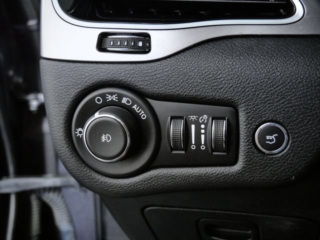 Used 2019 Jeep Cherokee Limited w/ Trailer Tow Group AWD/4WD image 25