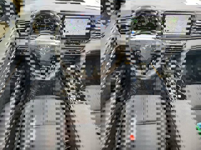 Used 2025 Toyota Camry XSE FWD image 16