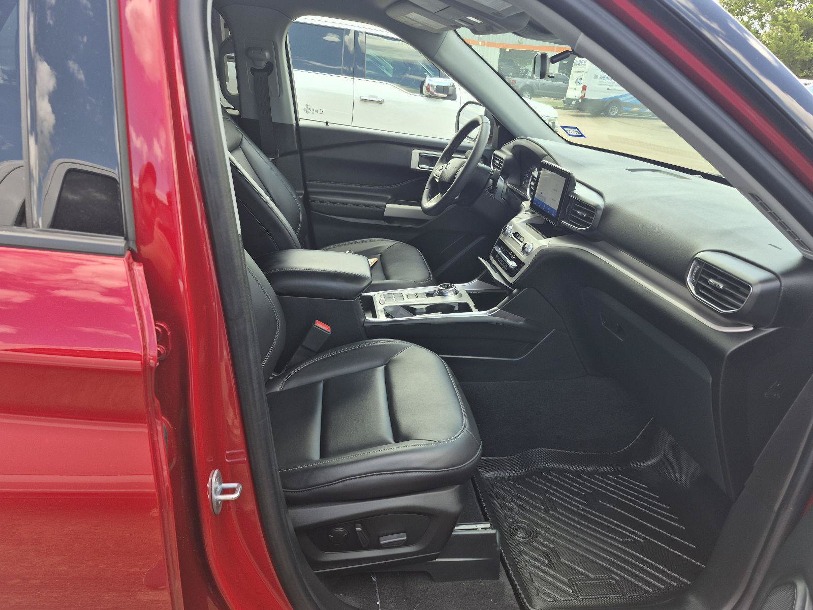 Certified 2024 Ford Explorer XLT w/ Equipment Group 202A RWD image 8