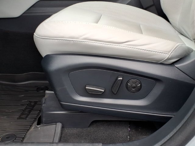 Certified 2025 Ford Explorer Platinum w/ LUX Leather Package AWD/4WD image 17