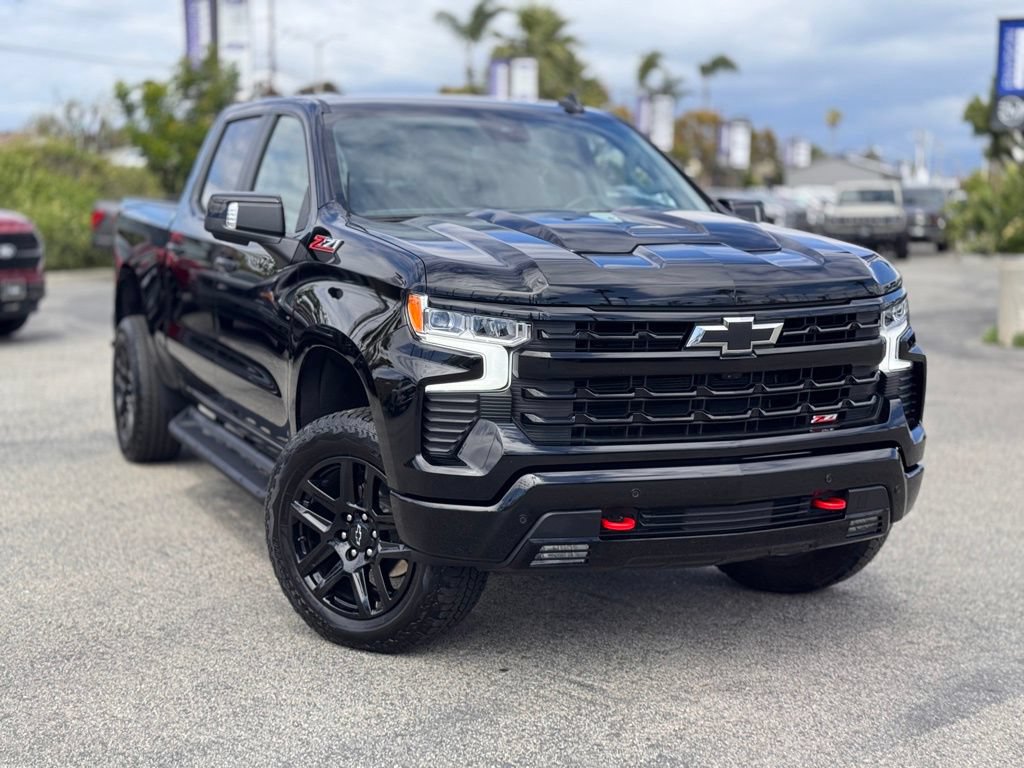 Used 2025 Chevrolet Silverado 1500 LT Trail Boss w/ LT Trail Boss Premium Package AWD/4WD image 2