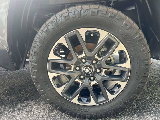 Used 2025 Toyota Tundra Limited AWD/4WD image 11