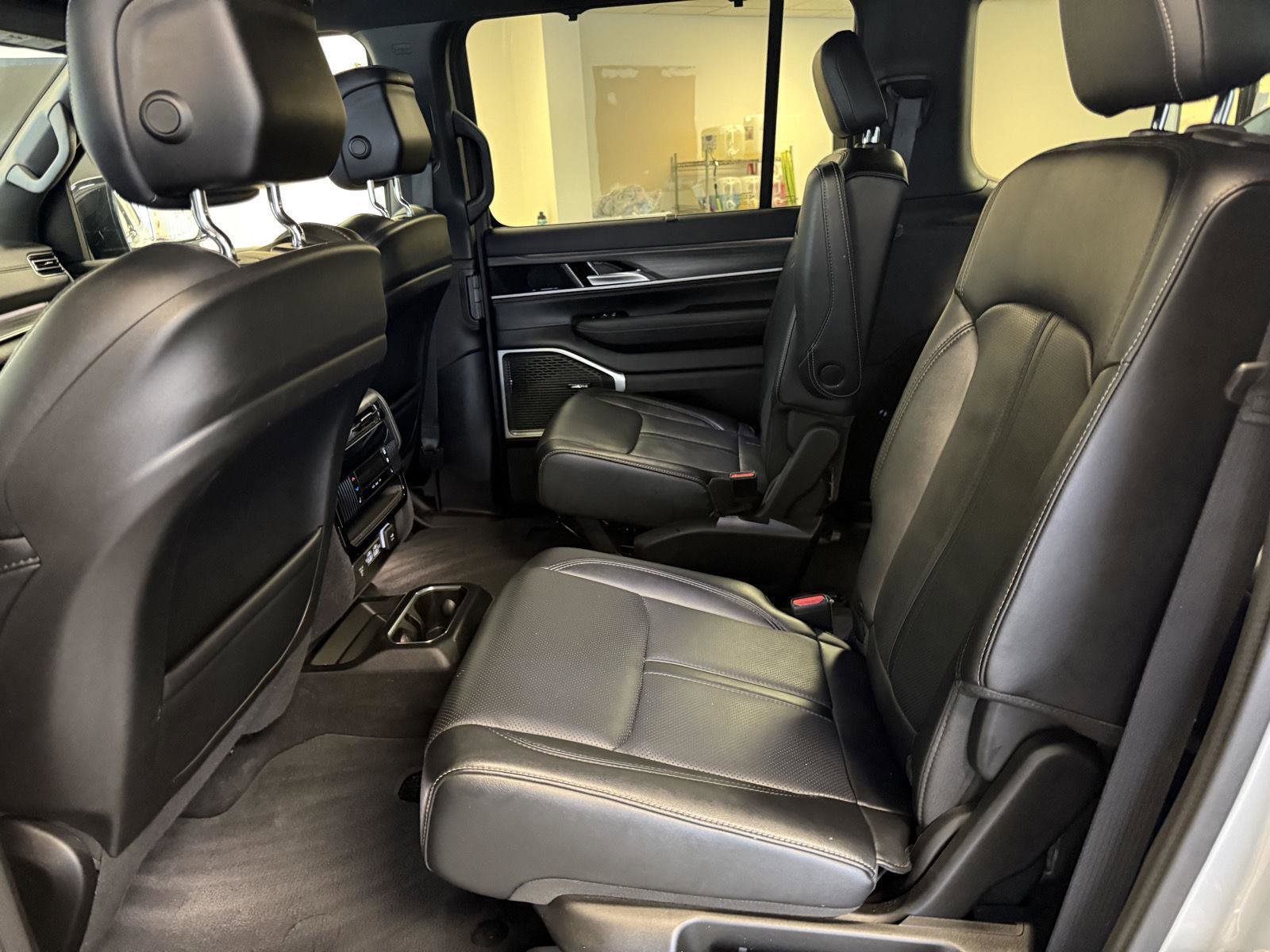 Used 2024 Jeep Wagoneer Series II w/ Convenience Group I AWD/4WD image 24