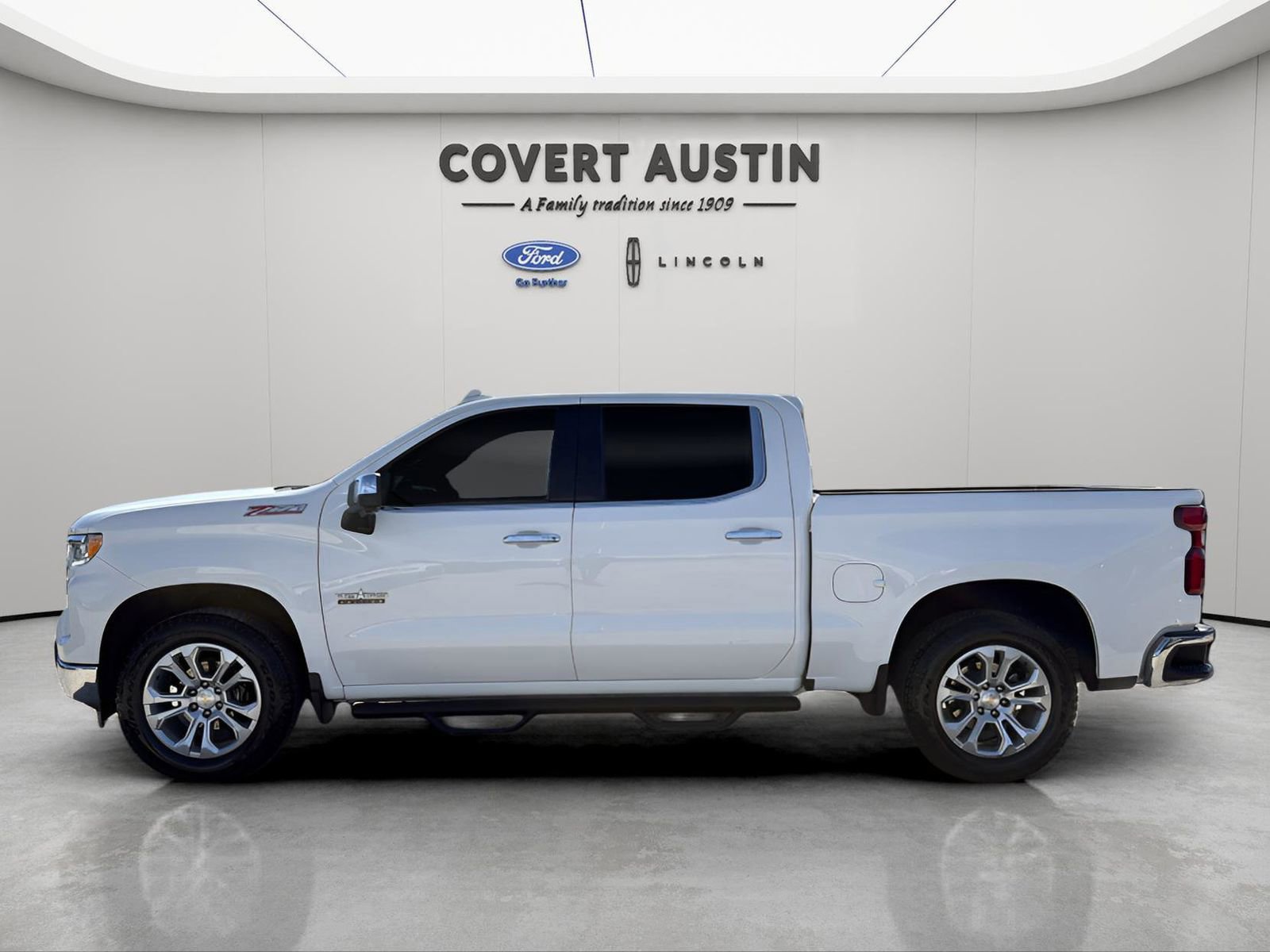 Used 2025 Chevrolet Silverado 1500 LTZ image 2