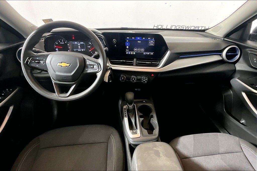 Used 2025 Chevrolet Trax LS FWD image 11