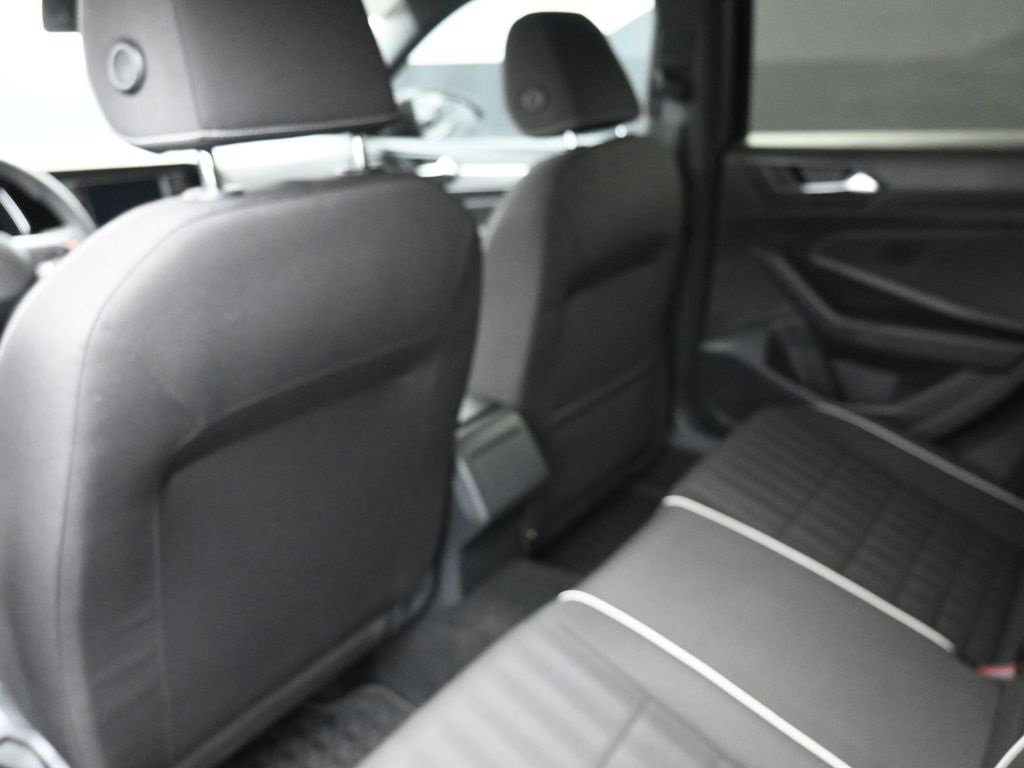 Used 2022 Volkswagen Jetta Sport image 24