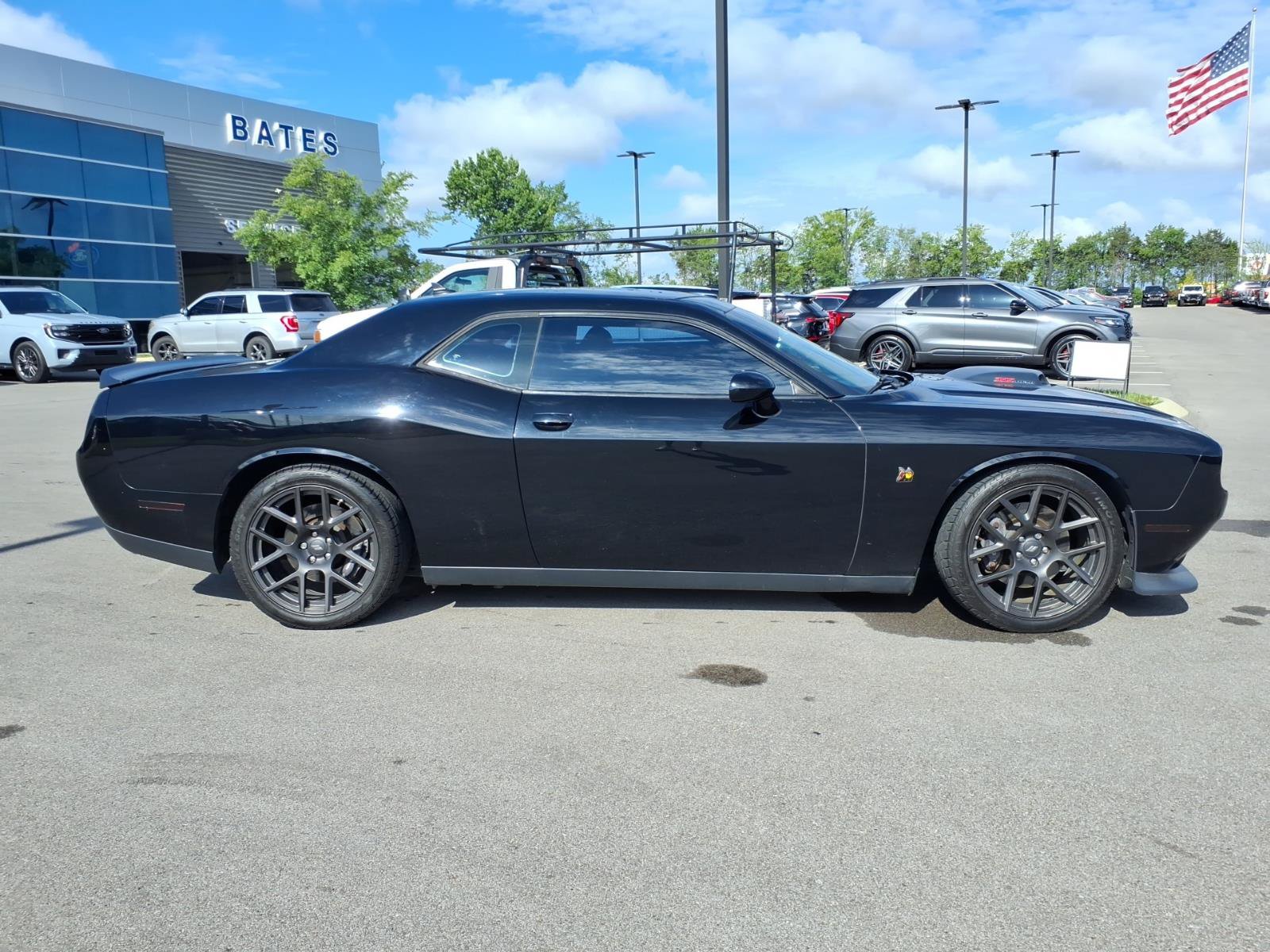 Used 2017 Dodge Challenger R/T Scat Pack RWD image 2