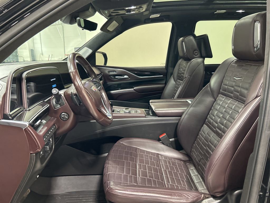 Used 2021 Cadillac Escalade Sport Platinum w/ LPO, ONYX Package image 11