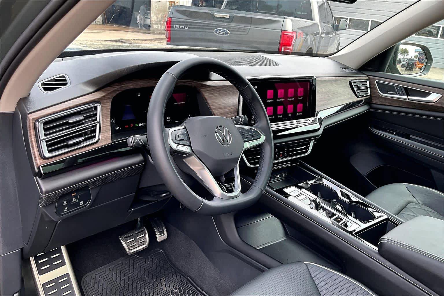 Used 2025 Volkswagen Atlas SEL Premium R-Line AWD/4WD image 18