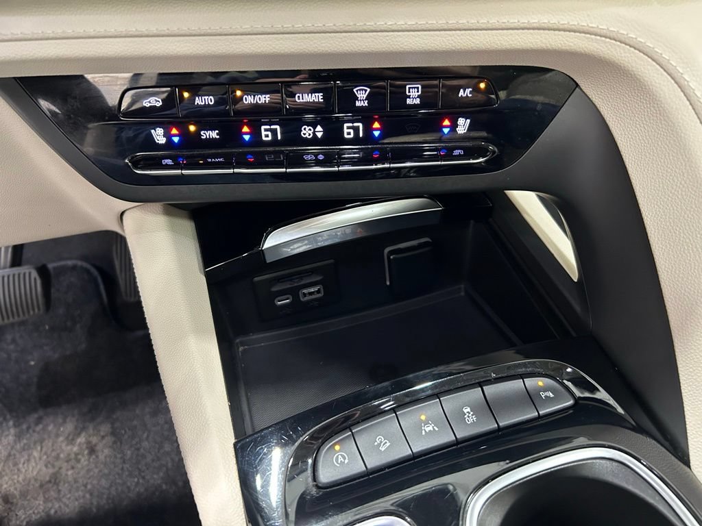 Used 2021 Buick Envision Avenir AWD/4WD image 22