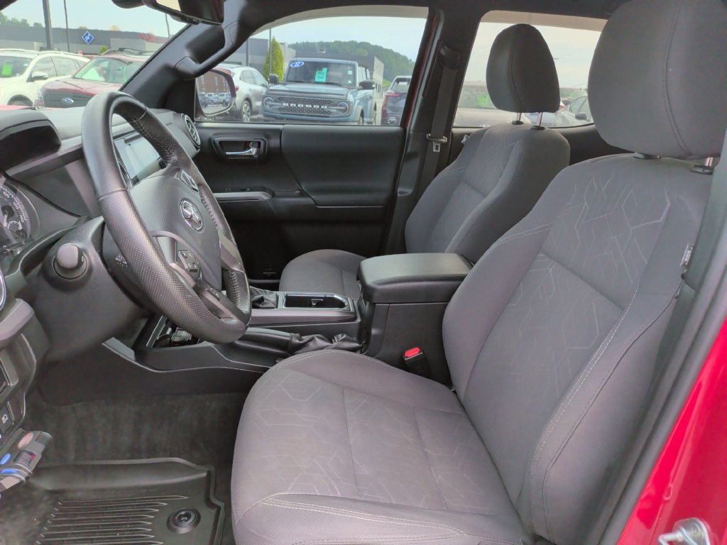 Used 2019 Toyota Tacoma TRD Sport AWD/4WD image 14