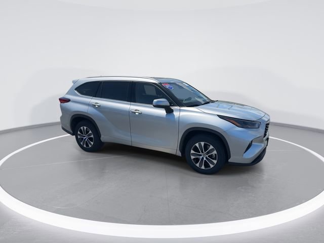 Used 2022 Toyota Highlander XLE FWD image 8