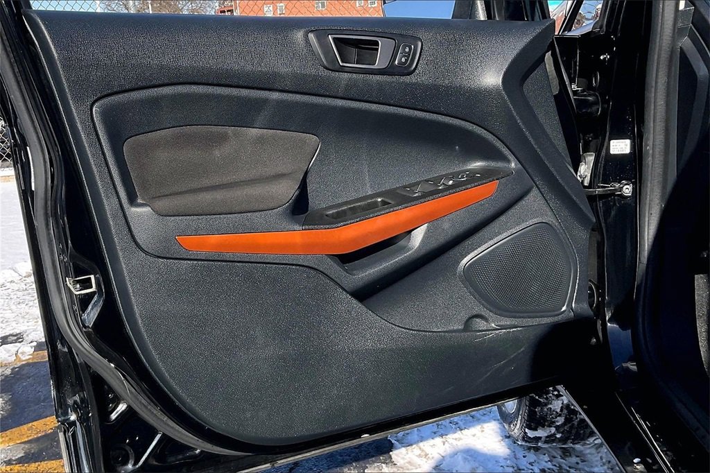 Certified 2021 Ford EcoSport SE w/ SE Appearance Package image 21
