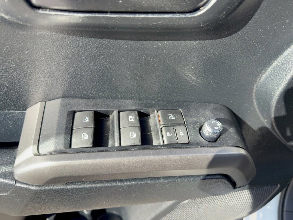 Used 2017 Toyota Tacoma SR5 image 9