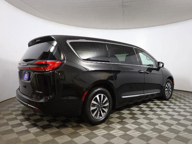 Used 2022 Chrysler Pacifica Limited image 4