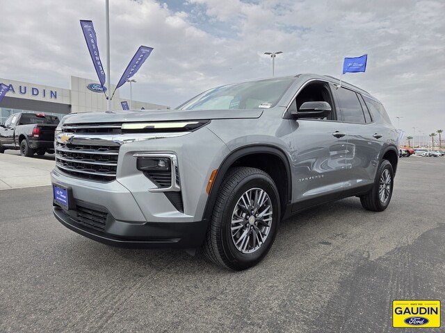 Used 2026 Chevrolet Traverse LT FWD image 3