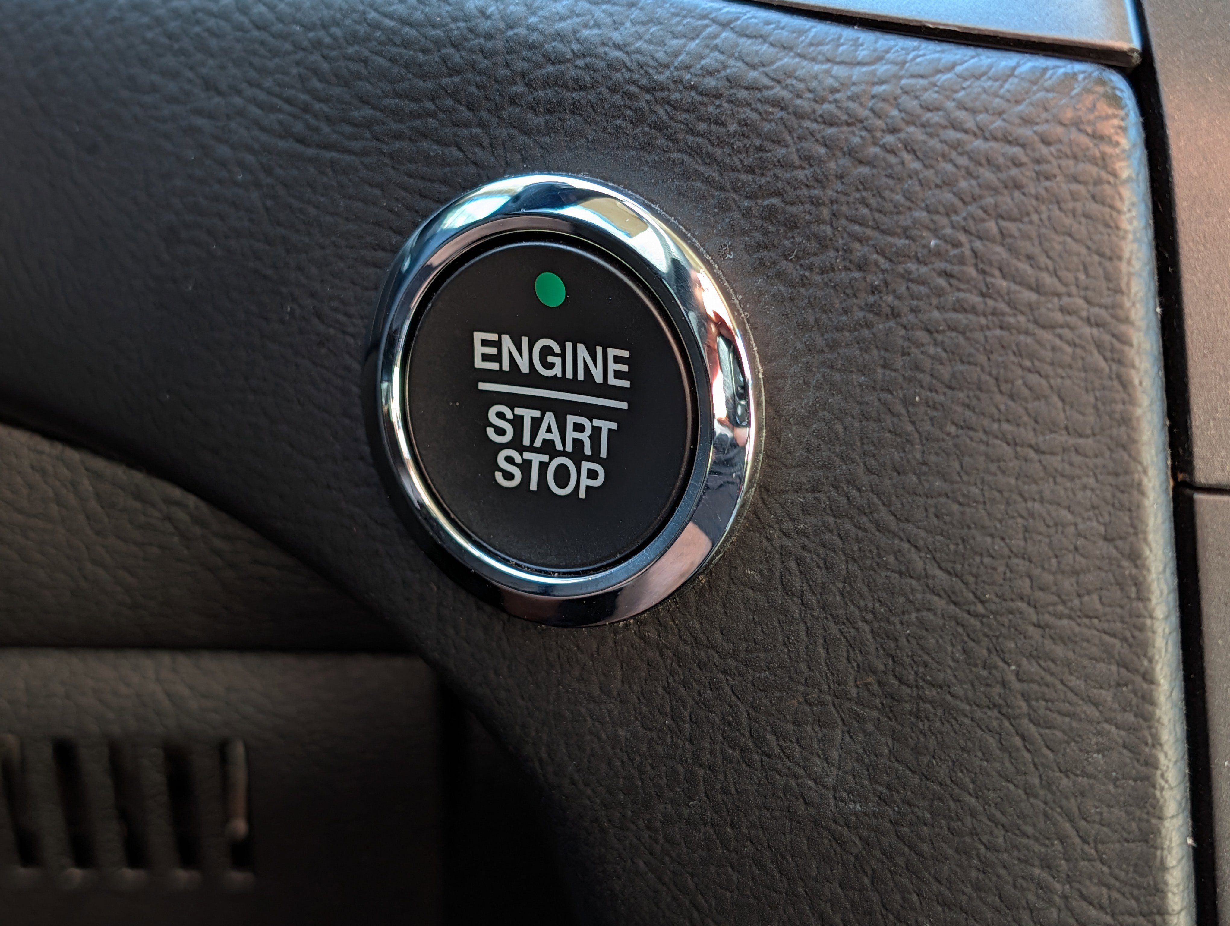 Certified 2020 Ford Edge SE image 31