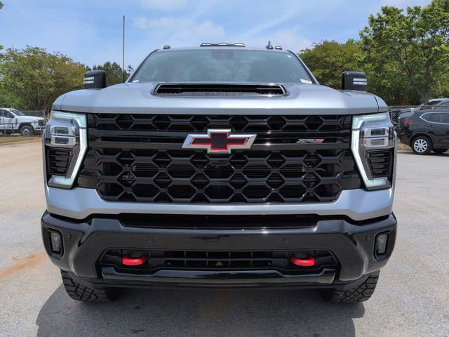 Used 2025 Chevrolet Silverado 2500 ZR2 w/ Technology Package AWD/4WD image 9