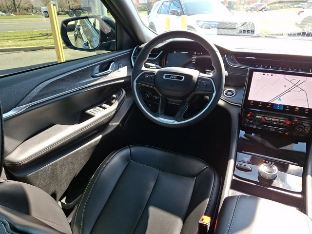 Used 2024 Jeep Grand Cherokee Limited image 13