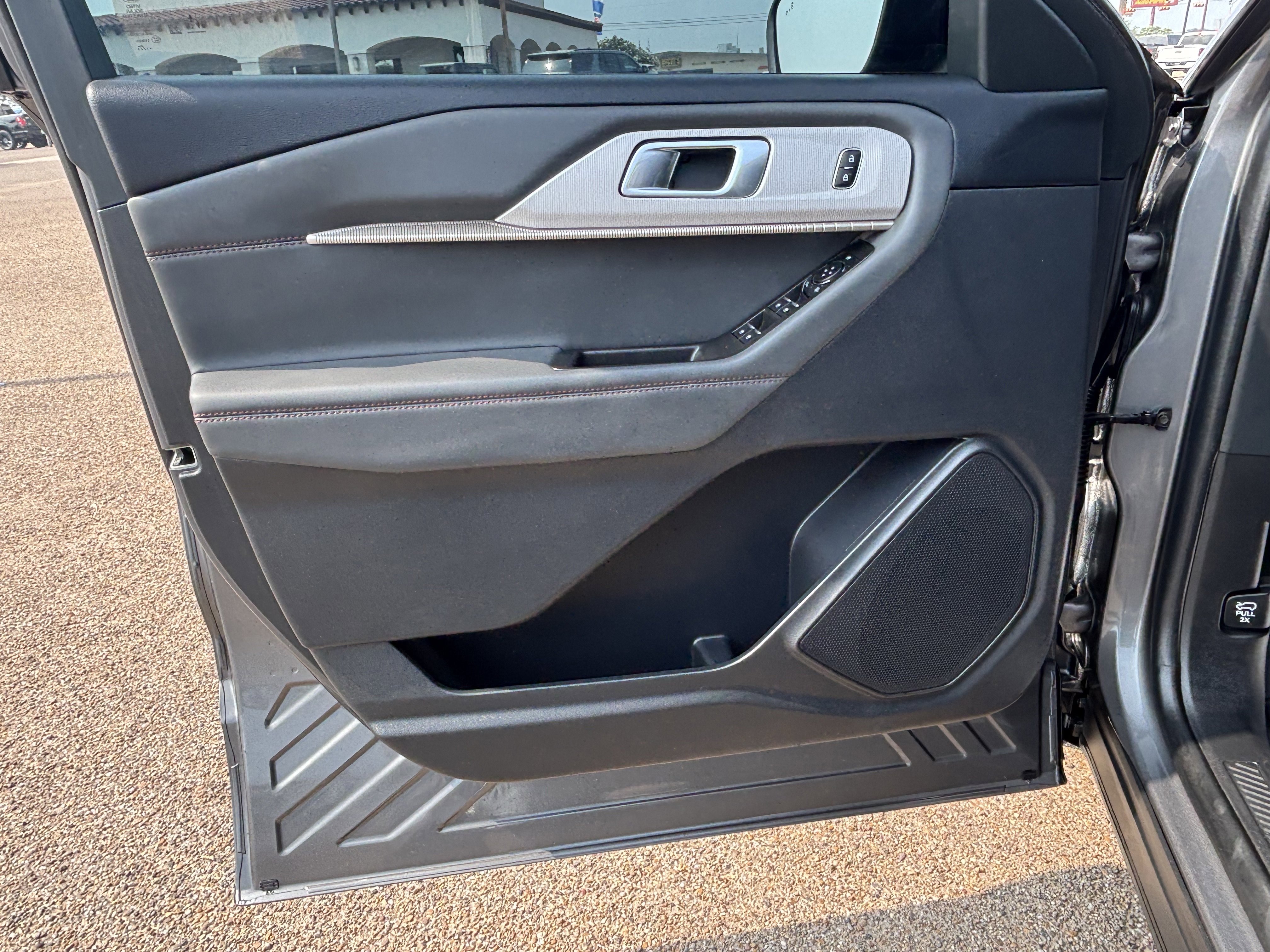 Certified 2025 Ford Explorer Active RWD image 9