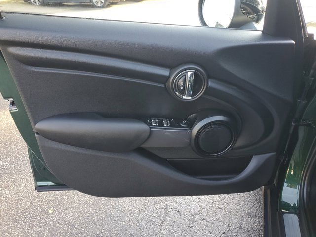 Used 2018 MINI Cooper 4-Door Hardtop image 16