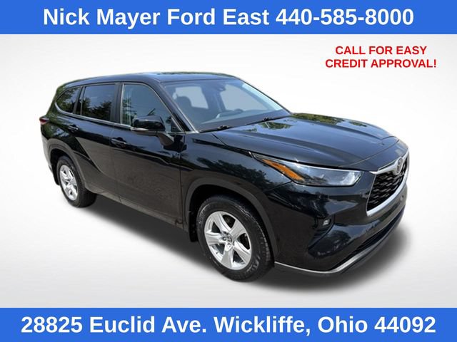 Used 2023 Toyota Highlander LE AWD/4WD image 1