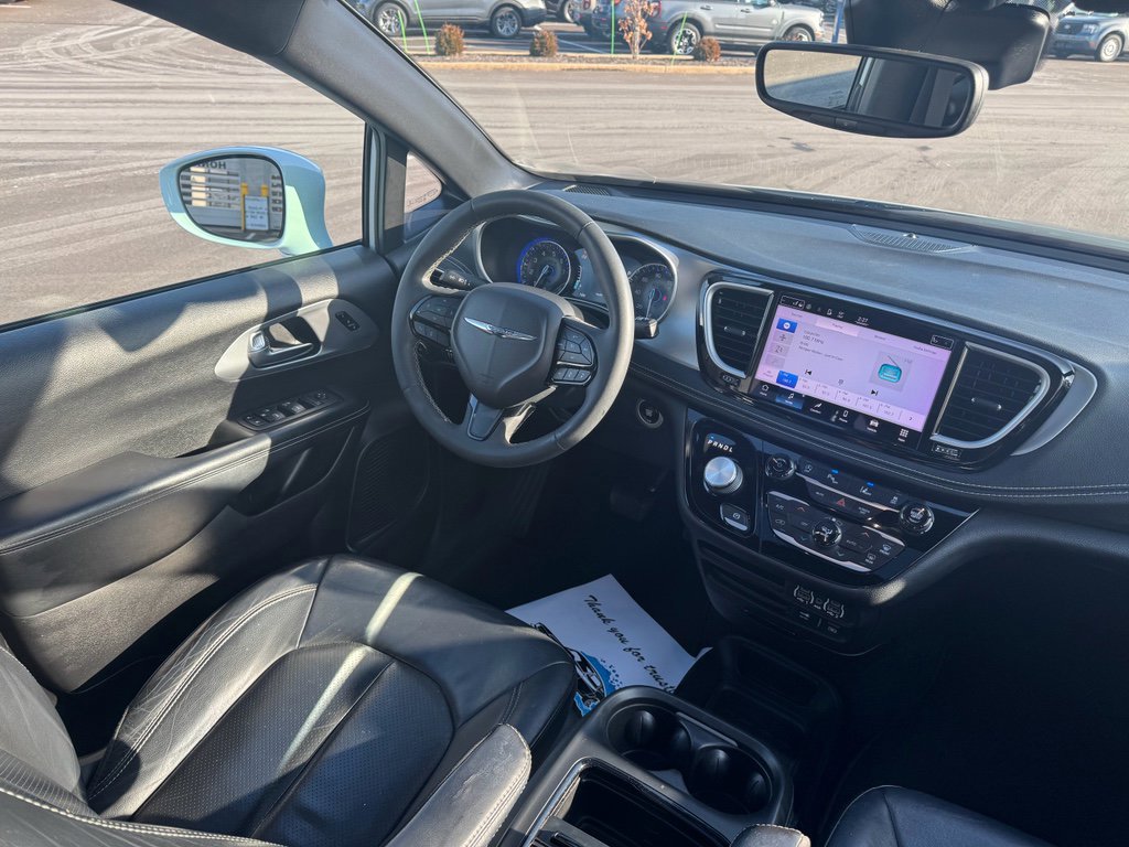 Used 2022 Chrysler Pacifica Touring-L w/ S Appearance Package image 18